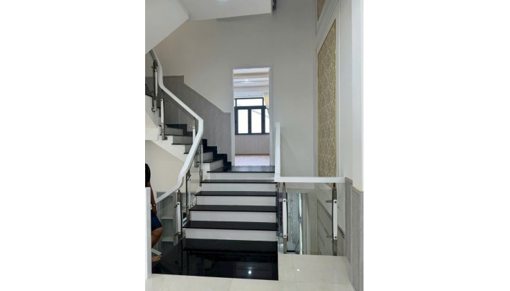 Chỉ 5.6 TỶ TL! 72M², 4 Tầng /3pn, HẺM Ô TÔ, Quang Trung Gò Vấp!